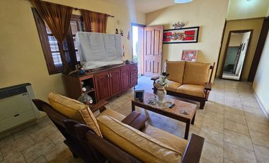 VENTA CASA 4 DORM EN VILLA ADELA ZONA SUR