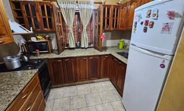 VENTA CASA 4 DORM EN VILLA ADELA ZONA SUR