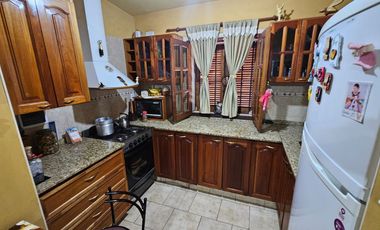 VENTA CASA 4 DORM EN VILLA ADELA ZONA SUR