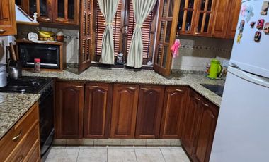 VENTA CASA 4 DORM EN VILLA ADELA ZONA SUR