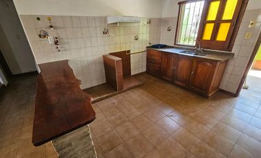 VENTA CASA 4 DORM EN VILLA ADELA ZONA SUR
