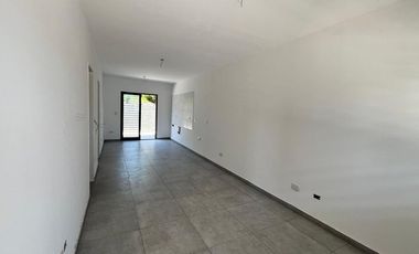 DEPARTAMENTO 2 AMBIENTES C/PATIO JOSE C. PAZ