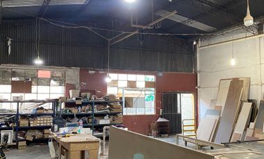 VENTA DEPOSITO+LOCAL+CASA-ISIDRO CASANOVA-PERMUTA