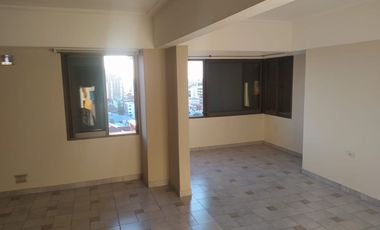 Se vende departamento 3 dormitorios zona centro.