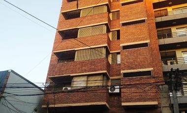 Se vende departamento 3 dormitorios zona centro.