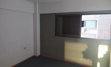 Se vende departamento 3 dormitorios zona centro.