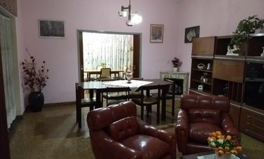 CASA 3 AMBIENTES EN IMPECABLE ESTADO, A MTS DE VELEZ SARSFIELD