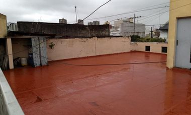 CASA 3 AMBIENTES EN IMPECABLE ESTADO, A MTS DE VELEZ SARSFIELD