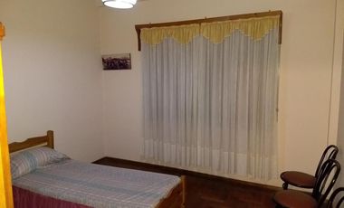 CASA 3 AMBIENTES EN IMPECABLE ESTADO, A MTS DE VELEZ SARSFIELD