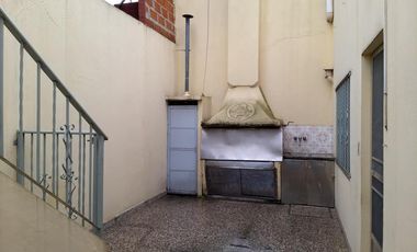 CASA 3 AMBIENTES EN IMPECABLE ESTADO, A MTS DE VELEZ SARSFIELD