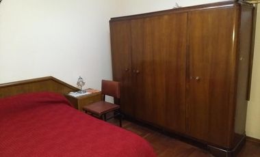 CASA 3 AMBIENTES EN IMPECABLE ESTADO, A MTS DE VELEZ SARSFIELD