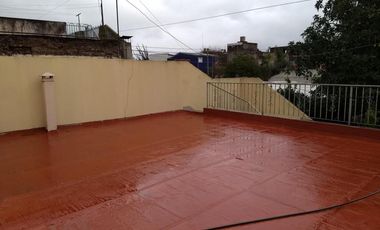 CASA 3 AMBIENTES EN IMPECABLE ESTADO, A MTS DE VELEZ SARSFIELD