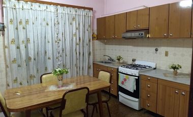CASA 3 AMBIENTES EN IMPECABLE ESTADO, A MTS DE VELEZ SARSFIELD