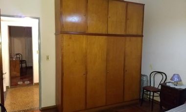 CASA 3 AMBIENTES EN IMPECABLE ESTADO, A MTS DE VELEZ SARSFIELD