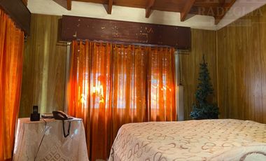 Chalet en esquina en calle Asamblea - a 5 cuadras de Av. Yrigoyen.