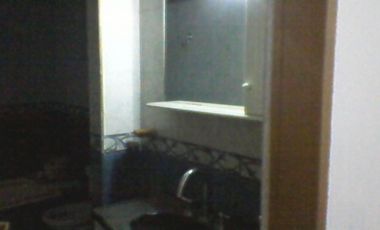 Casa sobre lote 10 x 20 Mts y local  la calle. 4 AMB.