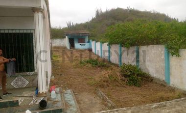 VENTA DE PROPIEDAD EN PUERTO CAYO CON EXCELENTE UBICACIÓN