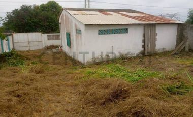 VENTA DE PROPIEDAD EN PUERTO CAYO CON EXCELENTE UBICACIÓN