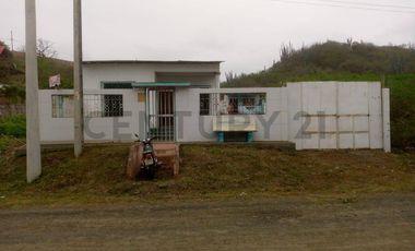 VENTA DE PROPIEDAD EN PUERTO CAYO CON EXCELENTE UBICACIÓN