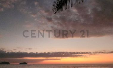 VENTA DE PROPIEDAD EN PUERTO CAYO CON EXCELENTE UBICACIÓN