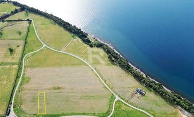 PARCELA CON VISTA Y ACCESO A LAGO EN SECTOR LOS BAJOS.