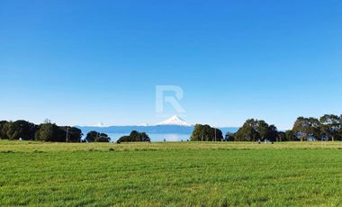 PARCELA CON VISTA Y ACCESO A LAGO EN SECTOR LOS BAJOS.