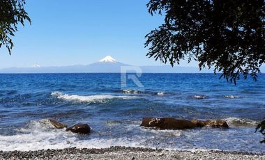 PARCELA CON VISTA Y ACCESO A LAGO EN SECTOR LOS BAJOS.