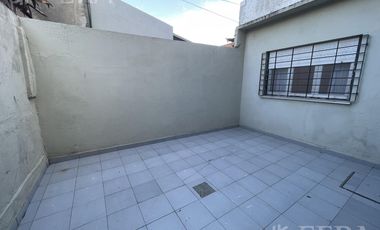 Venta PH 3 ambientes con patio en Wilde