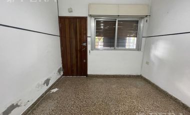 Venta PH 3 ambientes con patio en Wilde