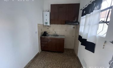 Venta PH 3 ambientes con patio en Wilde