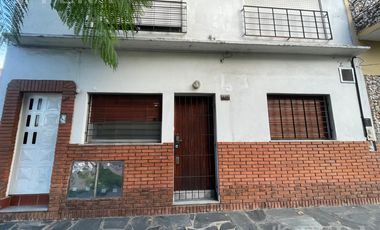 Venta PH 3 ambientes con patio en Wilde