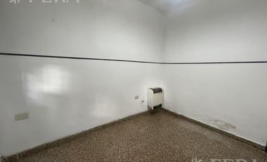 Venta PH 3 ambientes con patio en Wilde