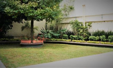 Casa en venta con grandes espacios para actualizar