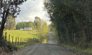 Oportunidad Única en Chiloé: Lote 1 en Laguna Quemchi con Acceso a Laguna Privada.