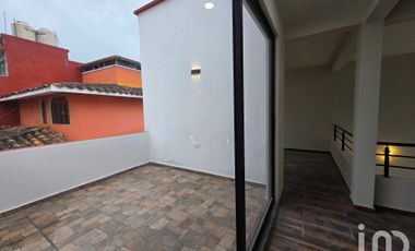 Venta de casa en Fraccionamiento la Herradura en Coatepec.