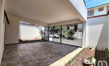 Venta de casa en Fraccionamiento la Herradura en Coatepec.