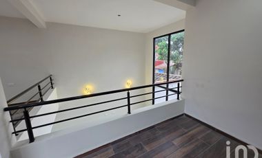 Venta de casa en Fraccionamiento la Herradura en Coatepec.