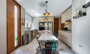 Moderna casa en excelente estado en condominio consolidado de Piedra Roja