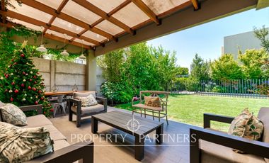 Moderna casa en excelente estado en condominio consolidado de Piedra Roja