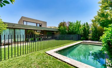 Moderna casa en excelente estado en condominio consolidado de Piedra Roja