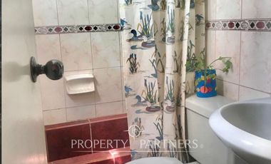 Casa familiar de dos niveles  con vista panoramica a la ciudad y lago Villarrica.