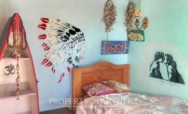 Casa familiar de dos niveles  con vista panoramica a la ciudad y lago Villarrica.