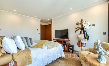 Excelente y cómodo departamento en venta en La Dehesa cercano a servicios, colegios y comercio