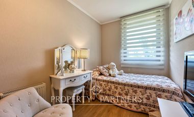 Excelente y cómodo departamento en venta en La Dehesa cercano a servicios, colegios y comercio