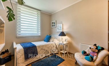 Excelente y cómodo departamento en venta en La Dehesa cercano a servicios, colegios y comercio