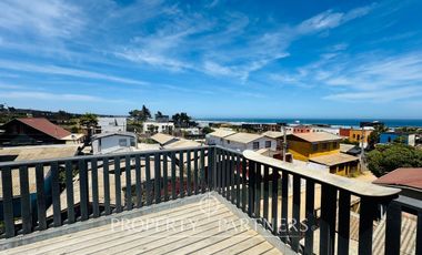 Pichilemu, Casa en Playa Hermosa a metros de la playa