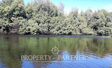 Preciosos terrenos orilla Rio Cruces