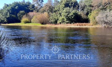 Preciosos terrenos orilla Rio Cruces