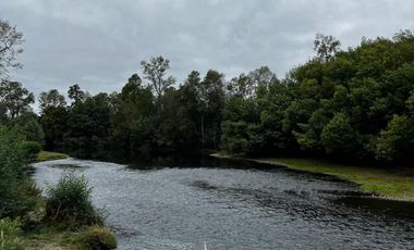 Preciosos terrenos orilla Rio Cruces