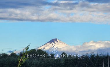Parcelas planas con caminos, agua, luz y vista volcán Villarrica